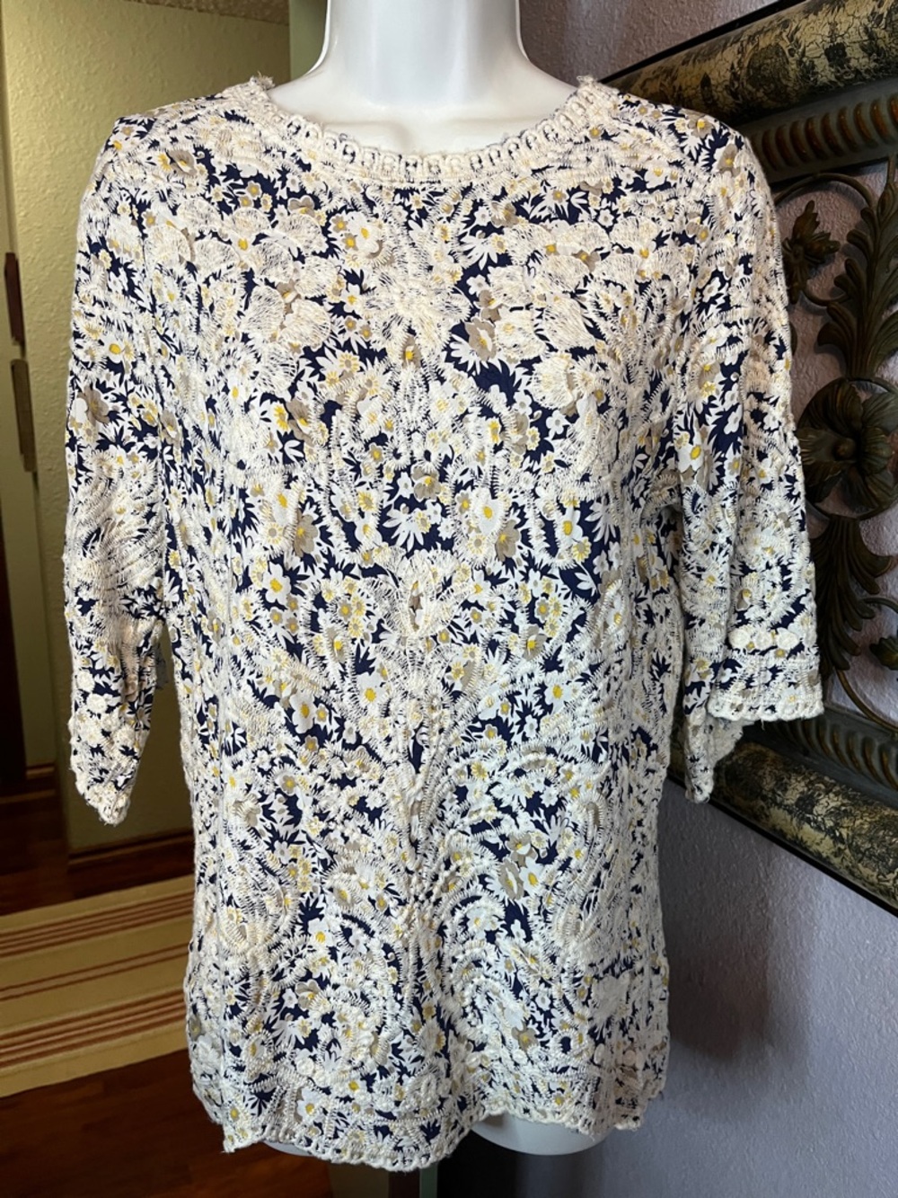 Solitaire Navy intricately Embroidered Blouse Sz M/L
